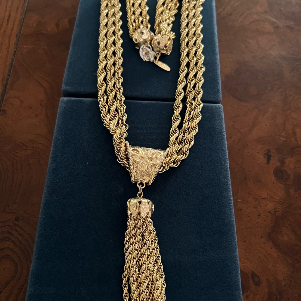 Whiting and Davis stunning Necklace